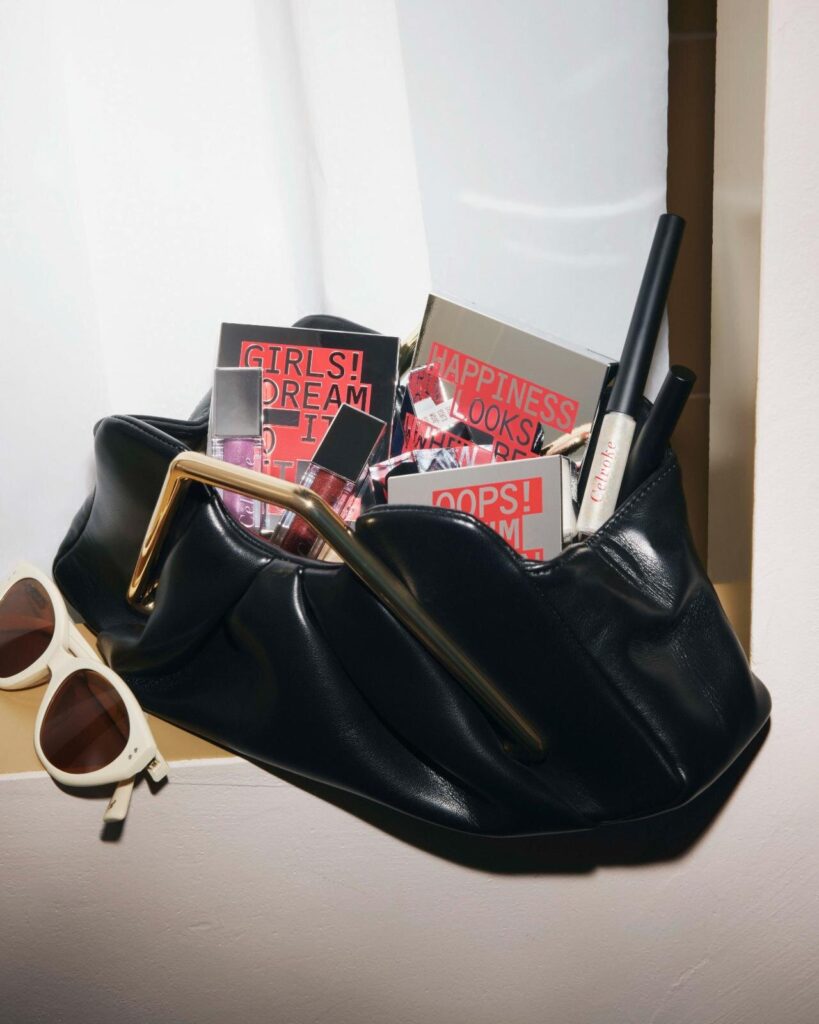 画像に alt 属性が指定されていません。ファイル名: セルヴォーク夏コスメ、9色アイパレ＆じんわり発色リップ1-819x1024.jpg